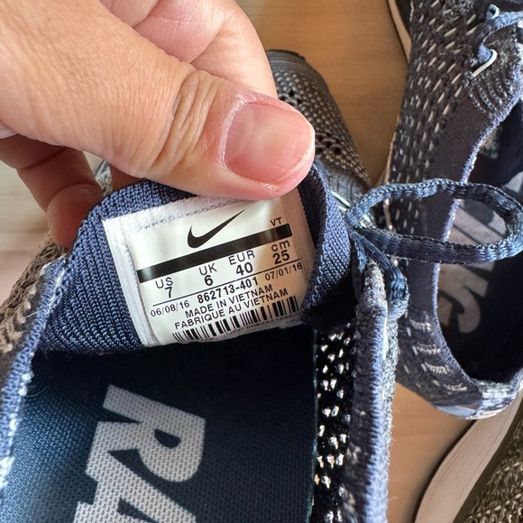 Nike Flyknit Racers - Picture 5 of 5